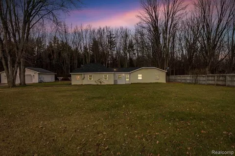 1104 Brady St, Chesaning, MI 48616