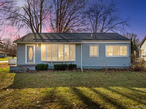 26784 S River Rd, Harrison, MI 48045