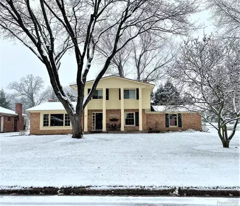 12080 Francesca Dr, Grand Blanc, MI 48439