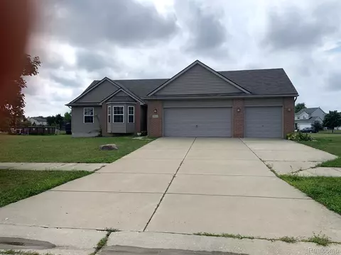 2155 Horseshoe Dr, Davison, MI 48423