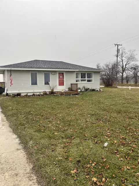 5006 Harris Rd, Grant, MI 48032