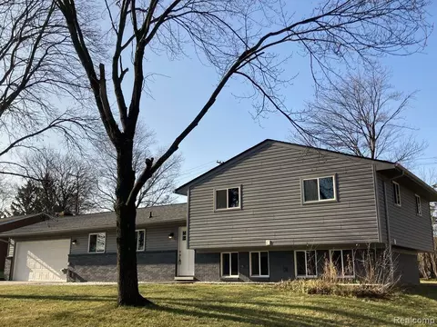 27847 Kendallwood Dr, Farmington Hills, MI 48334