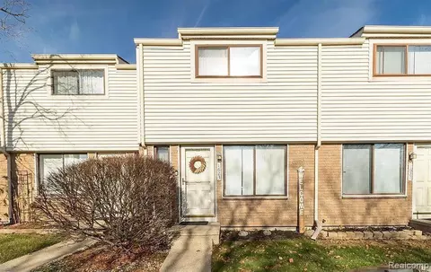 1623 Wimbledon Dr #16, Walled Lake, MI 48390