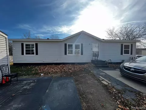 4019 Raspberry Ln, Burton, MI 48529 photo 1