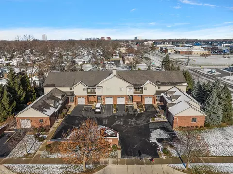 32 Highland Ave, Clawson, MI 48017