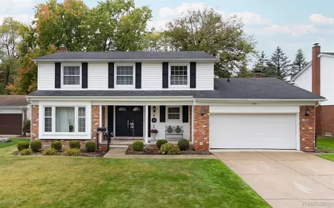 16317 Golfview St, Livonia, MI 48154