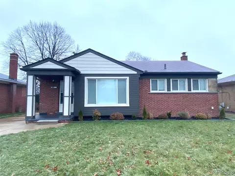 28916 Kaufman St, Roseville, MI 48066