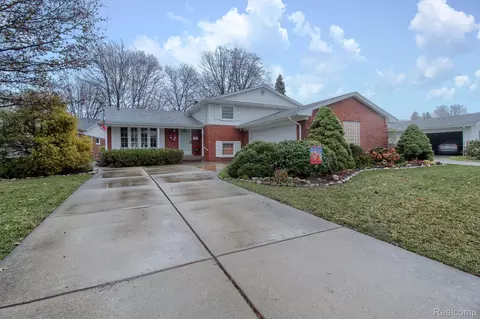 10841 Buckingham Ct, Allen Park, MI 48101