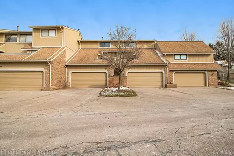 888 Yorktown, Northville, MI 48167