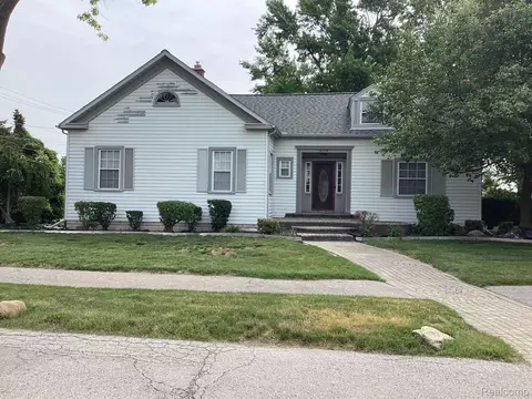 5719 Wilson St, Trenton, MI 48183