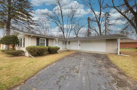 25800 Acacia St, Southfield, MI 48033