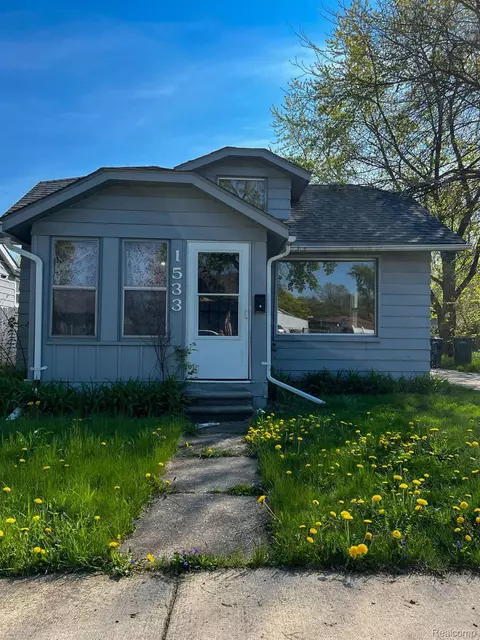 1533 Paris Ave, Lincoln Park, MI 48146