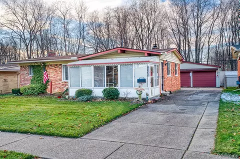 9005 W Deborah Crt Ct, Livonia, MI 48150