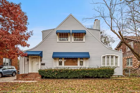 808 Barrington Rd, Grosse Pointe Park, MI 48230