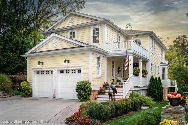 3 Riverbank Dr, Beverly Hills, MI 48025