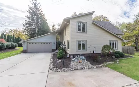 18850 Hannan Rd, New Boston, MI 48164