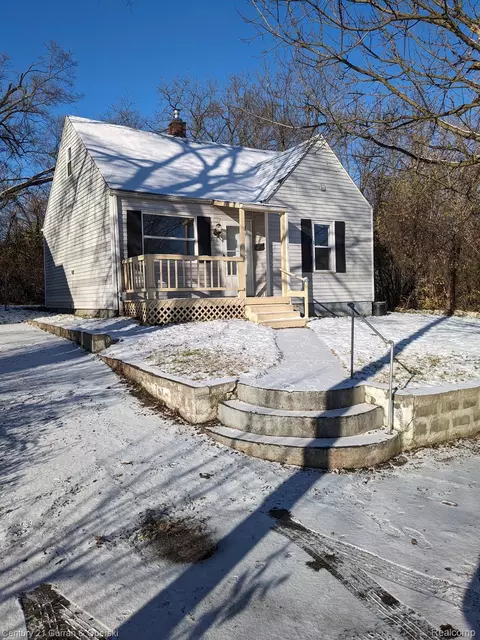 2118 Harriet St, Inkster, MI 48141