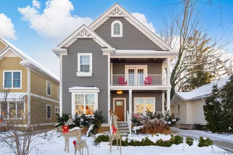 16261 Kirkshire Ave, Beverly Hills, MI 48025