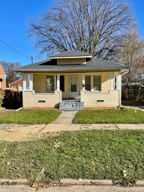 1105 Christopher St, Flint, MI 48503