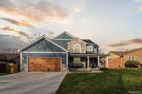 16037 Toulouse, Fraser, MI 48026