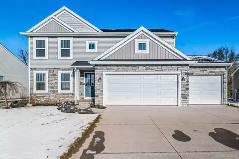 457 Knollwood Dr, Brandon, MI 48462