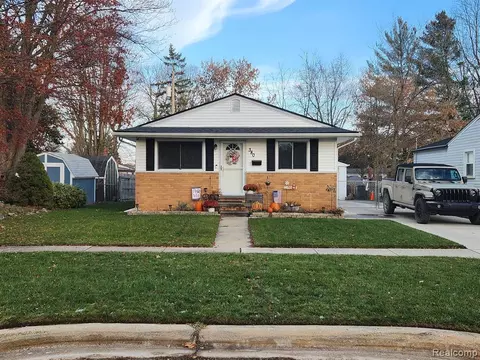 380 Jeffery Ct, Romeo, MI 48065