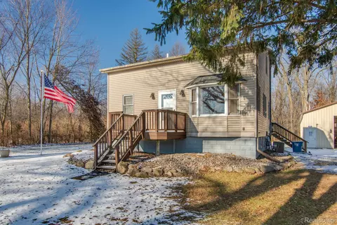 43016 Wear Rd, Sumpter, MI 48111