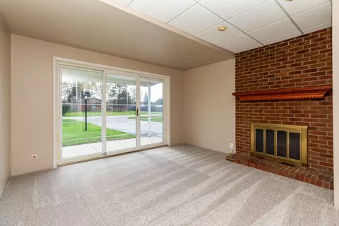 24049 Alpine St, Clinton Township, MI 48036