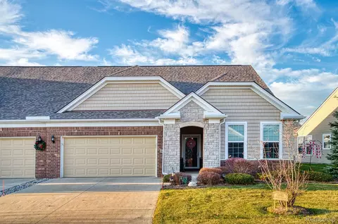 6443 Prairie Dunes Dr, Grand Blanc, MI 48439