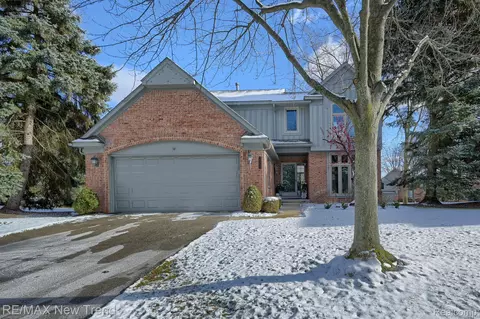 28298 Burton Ln, Farmington Hills, MI 48331
