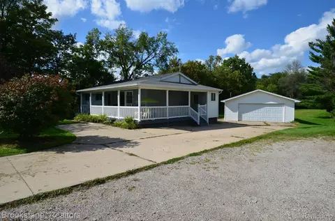 10083 Hegel Rd, Goodrich, MI 48438