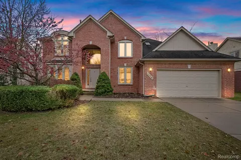 1176 Cadmus Dr, Troy, MI 48085
