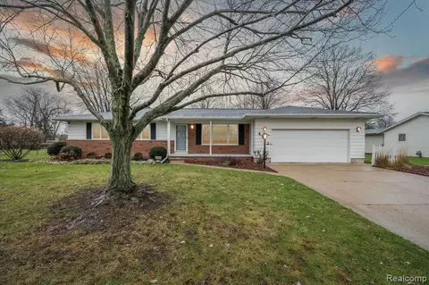 4413 Hedgethorn Cir, Burton, MI 48509