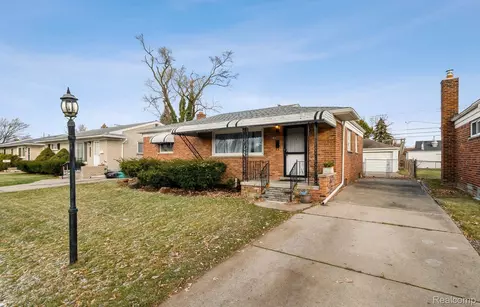 24654 Raven Ave, Eastpointe, MI 48021