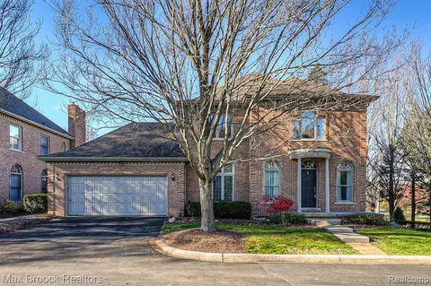 5 Manorwood Dr, Bloomfield Hills, MI 48304