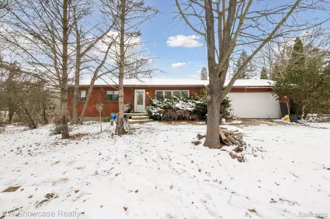 4615 Granger Rd, Brandon, MI 48371