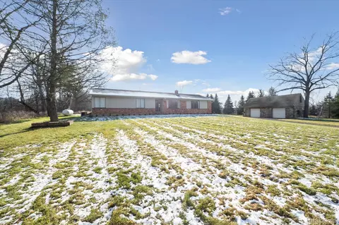 2843 Gannon Rd, Howell, MI 48855