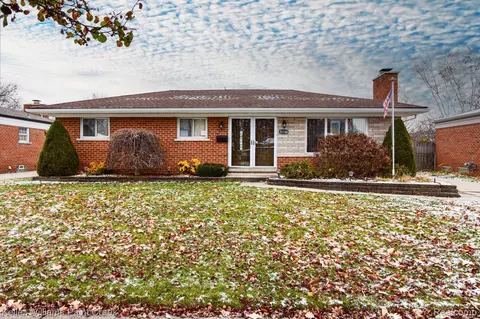31146 Regal Dr, Warren, MI 48088