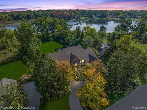 3225 Chestnut Run Dr, Bloomfield Hills, MI 48302