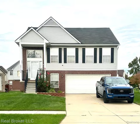 29710 Lacy Dr, Westland, MI 48186