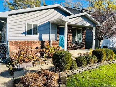 20222 Deering St, Livonia, MI 48152