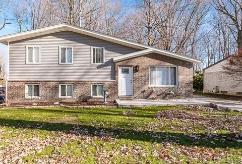 50710 Peggy Ln, Chesterfield, MI 48047