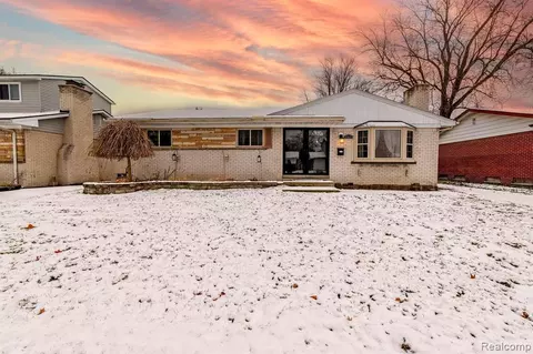 37621 Westvale St, Romulus, MI 48174 photo 1