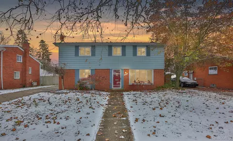 19241 Hardy St, Livonia, MI 48152