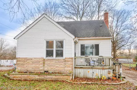 8045 Ingalls St, Swartz Creek, MI 48473