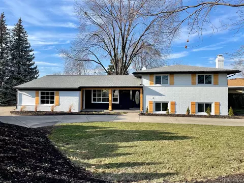 37011 Maas Dr, Sterling Heights, MI 48312