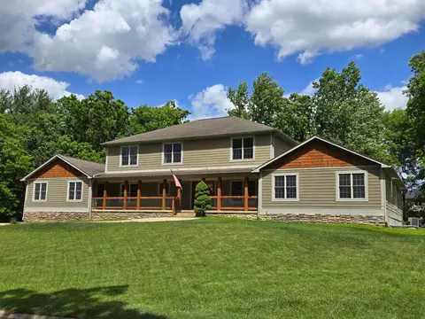 8245 Creekwood Dr, Mundy, MI 48439