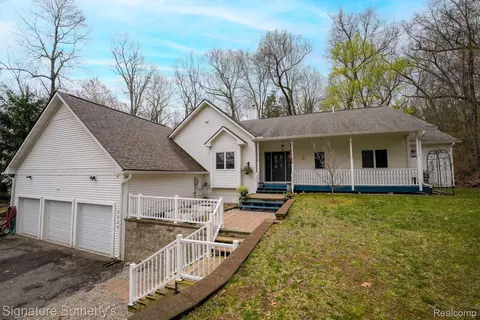 3539 Clyde Rd, Holly, MI 48442