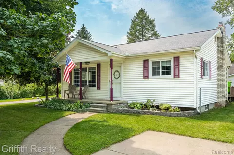 770 Mcmunn St, South Lyon, MI 48178