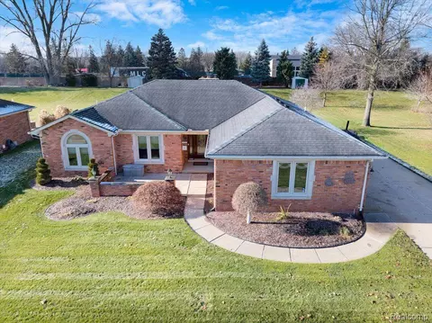 51437 Forster Ln, Shelby Township, MI 48316